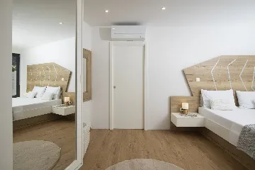 Pula Apartment for 8 Guests with Terrace Pool