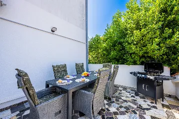 Apartment in Pješćana Uvala, Pula (Up to 8)