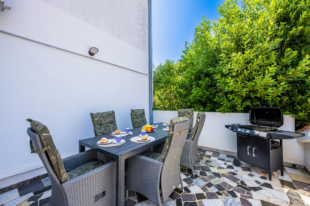 Apartment in Pješćana Uvala, Pula (Up to 8)