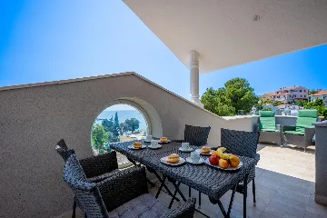 Apartment in Pješćana Uvala, Pula (Up to 8)