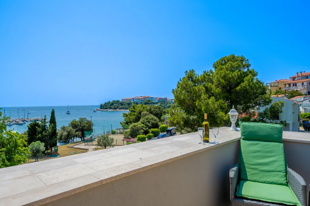 Apartment in Pješćana Uvala, Pula (Up to 8)