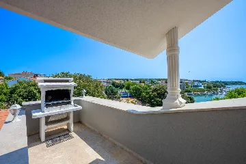 Apartment in Pješćana Uvala, Pula (Up to 8)