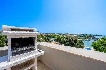 Apartment in Pješćana Uvala, Pula (Up to 8)