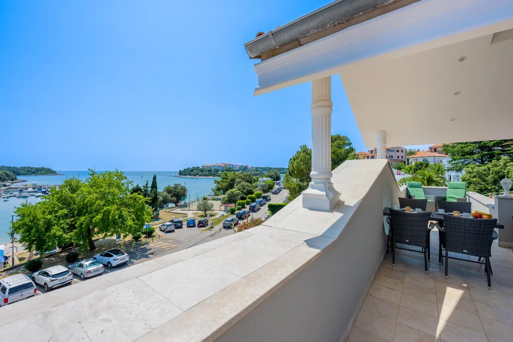 Apartment in Pješćana Uvala, Pula (Up to 8)