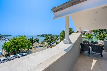 Apartment in Pješćana Uvala, Pula (Up to 8)