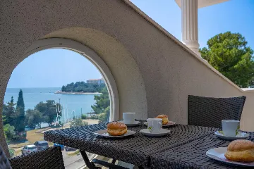 Apartment in Pješćana Uvala, Pula (Up to 8)