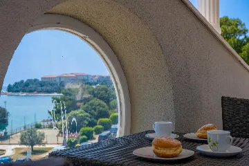 Apartment in Pješćana Uvala, Pula (Up to 8)