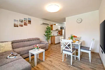 1-Bedroom Apartment in Pula for Up to 4 Guests