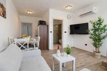 Quiet Veli Vrh 1-Bedroom Apartment for 4 in Pula