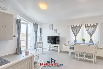 Pula Studio Apartment for 2 Guests with Private Balcony