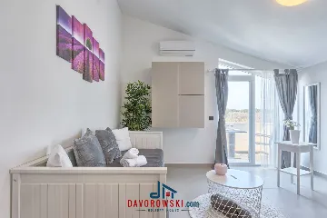 Pula Studio Apartment for 2 Guests with Private Balcony