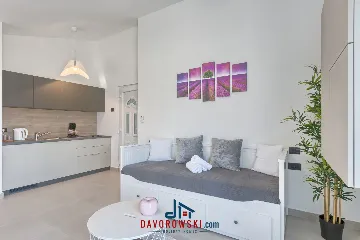 Pula Studio Apartment for 2 Guests with Private Balcony