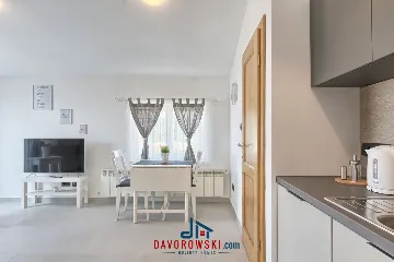 Pula Studio Apartment for 2 Guests with Private Balcony