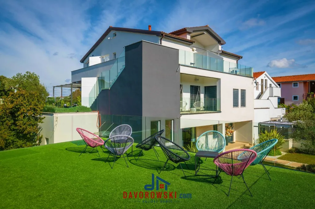 Pula Studio Apartment for 2 Guests with Private Balcony