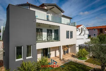 Pula Studio Apartment for 2 Guests with Private Balcony