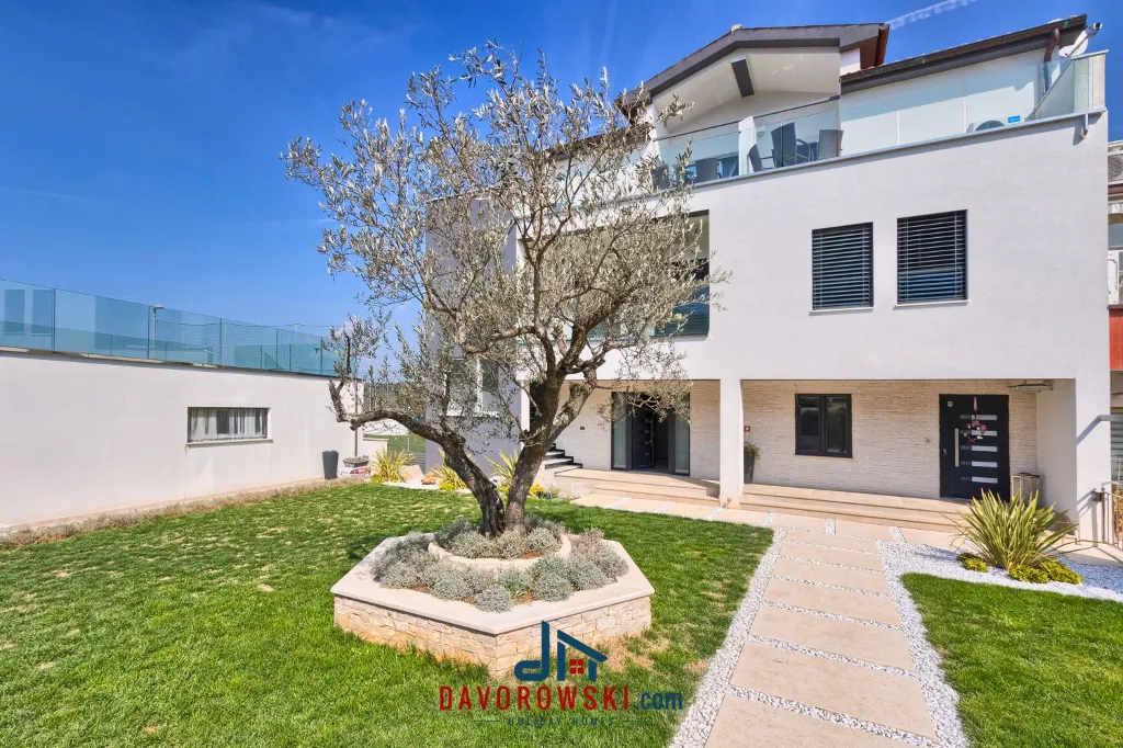 Pula Studio Apartment for 2 Guests with Private Balcony