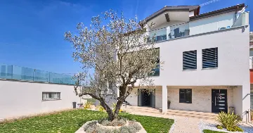 Studio Apartment in Pula with Private Balcony