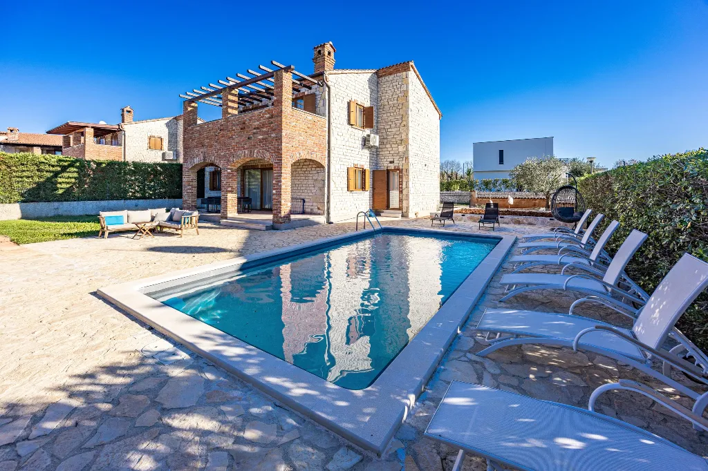 4-Bedroom Villa in Svetvinčenat for 8 Guests