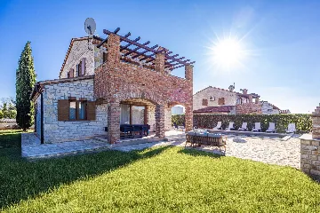 4-Bedroom Villa in Svetvinčenat for 8 Guests