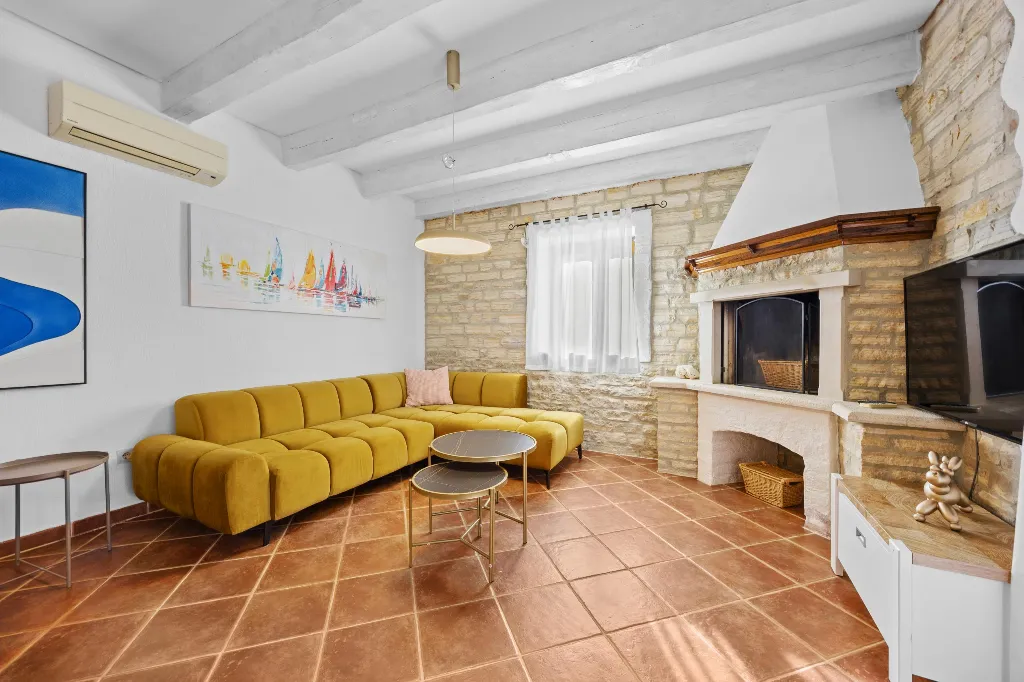 4-Bedroom Villa in Svetvinčenat for 8 Guests