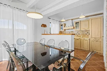 4-Bedroom Villa in Svetvinčenat for 8 Guests