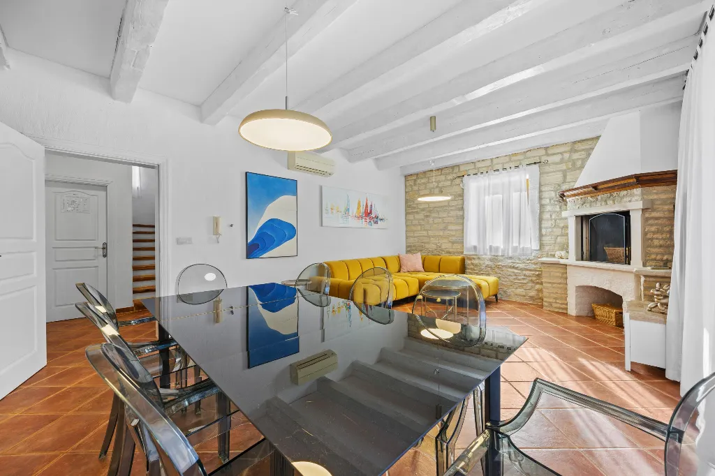4-Bedroom Villa in Svetvinčenat for 8 Guests