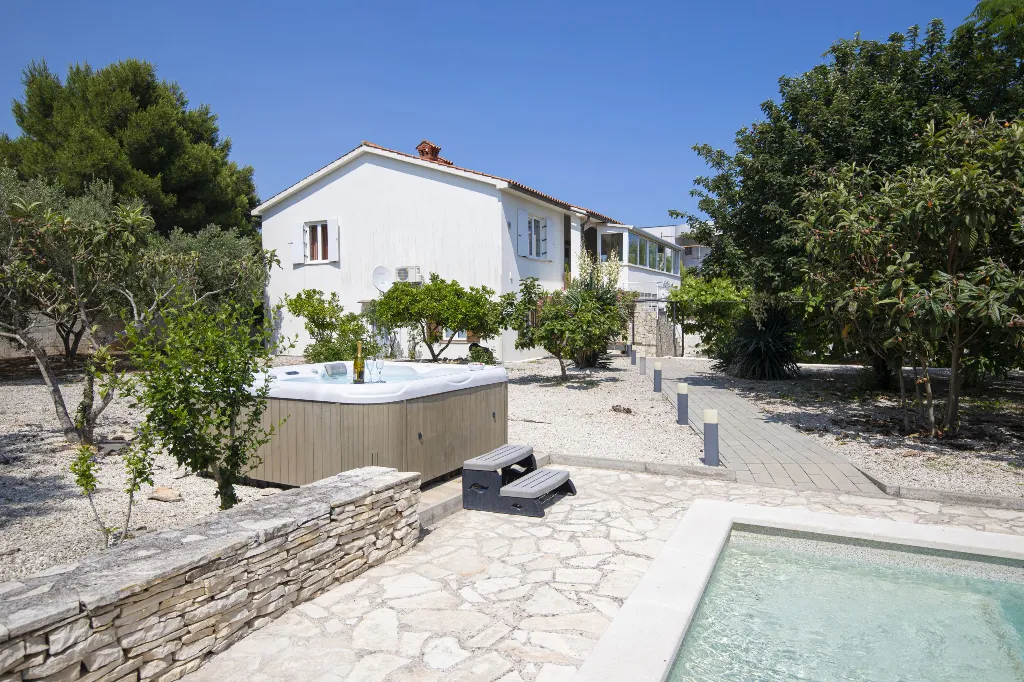 Villa in Ližnjan for 12 Guests near the Adriatic