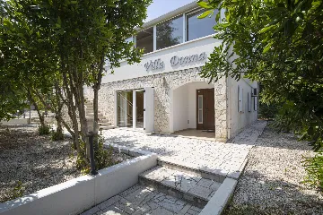 Villa in Ližnjan for 12 Guests near the Adriatic