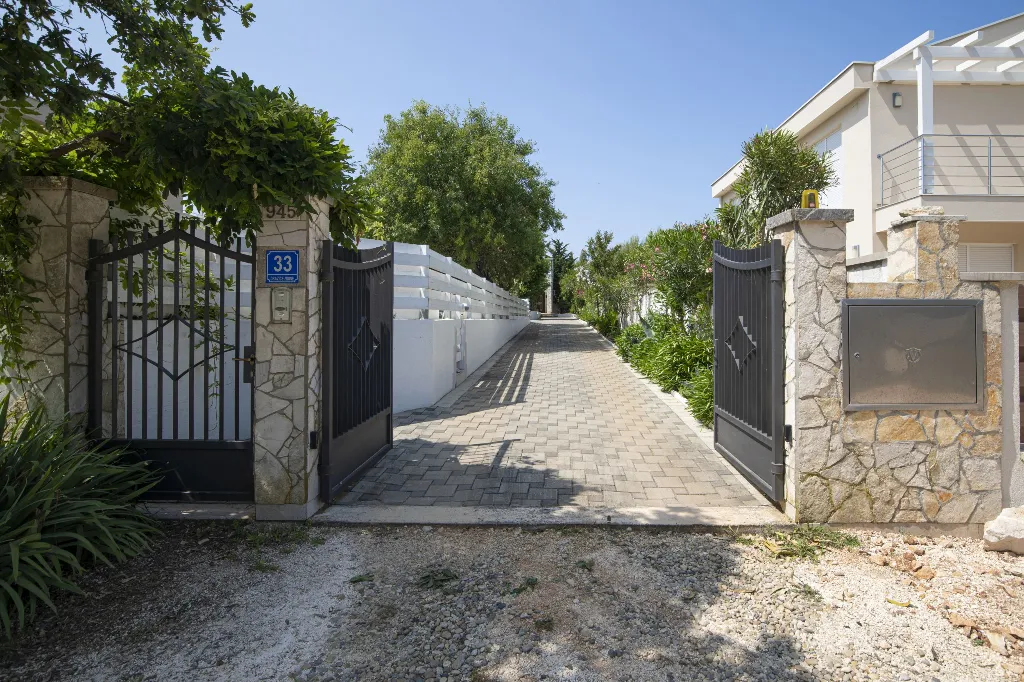 Villa in Ližnjan for 12 Guests near the Adriatic