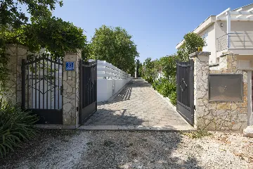 Villa in Ližnjan for 12 Guests near the Adriatic