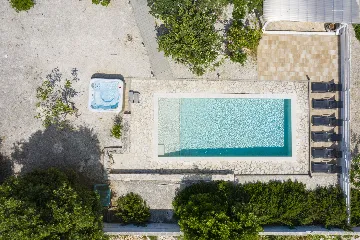 Villa in Ližnjan for 12 Guests near the Adriatic