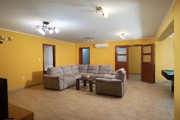 Villa in Ližnjan for 12 Guests near the Adriatic