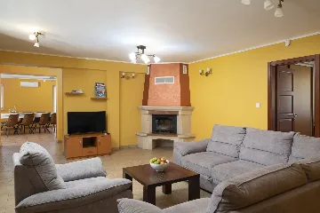 Villa in Ližnjan for 12 Guests near the Adriatic