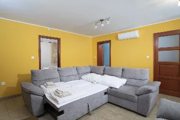 Villa in Ližnjan for 12 Guests near the Adriatic