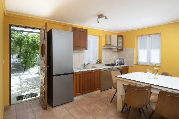 Villa in Ližnjan for 12 Guests near the Adriatic