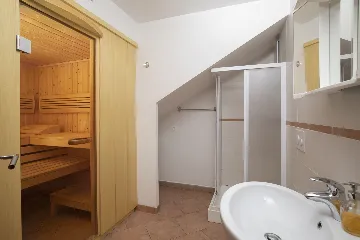 Villa in Ližnjan for 12 Guests near the Adriatic