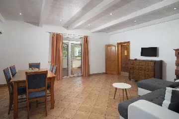 Villa in Ližnjan for 12 Guests near the Adriatic