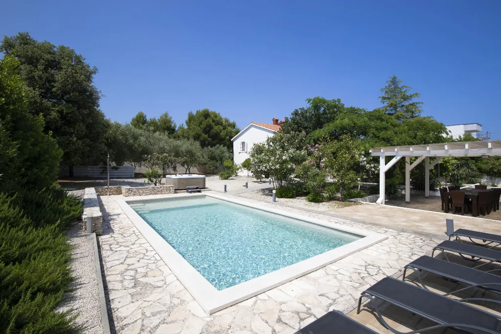 Villa in Ližnjan for 12 Guests near the Adriatic