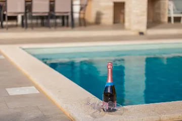 4-Bedroom Villa with Heated Pool near Pula