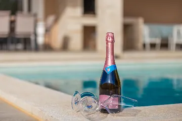 4-Bedroom Villa with Heated Pool near Pula