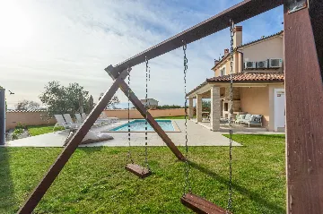 4-Bedroom Villa with Heated Pool near Pula
