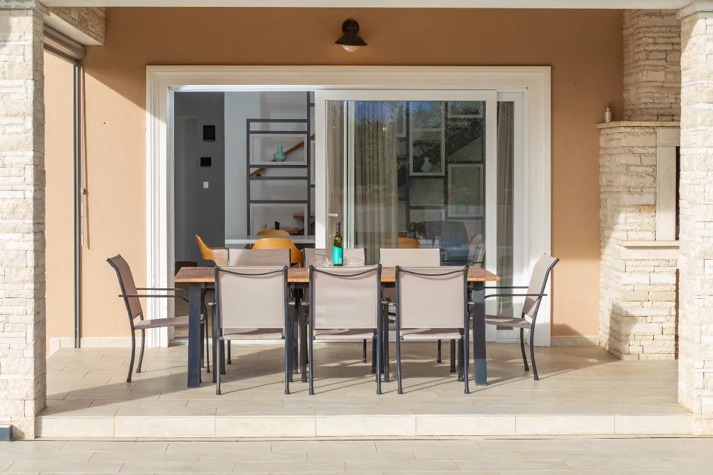 4-Bedroom Villa with Heated Pool near Pula