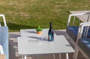 4-Bedroom Villa with Heated Pool near Pula