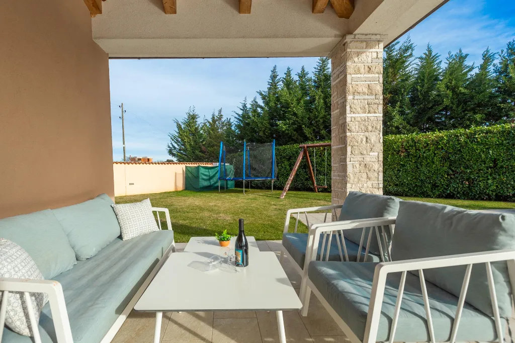 4-Bedroom Villa with Heated Pool near Pula