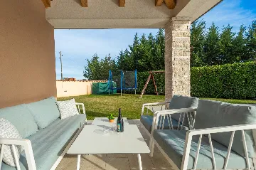 4-Bedroom Villa with Heated Pool near Pula