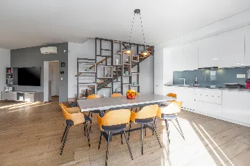 4-Bedroom Villa with Heated Pool near Pula