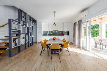 4-Bedroom Villa with Heated Pool near Pula