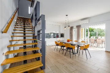 4-Bedroom Villa with Heated Pool near Pula