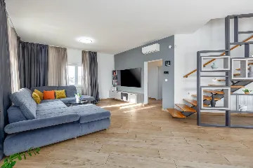 4-Bedroom Villa with Heated Pool near Pula