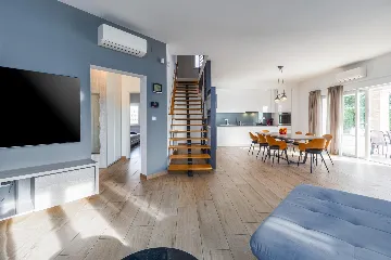 4-Bedroom Villa with Heated Pool near Pula